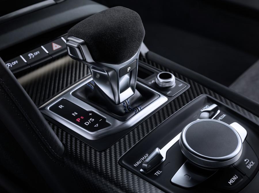 Детали интерьера Audi R8 V10 Performance 2019 года  (WW) (фото 6 из 43)
